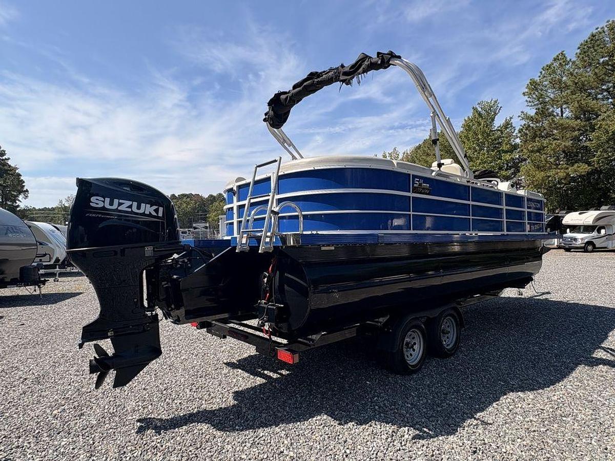 Used 2022 Lexington 524