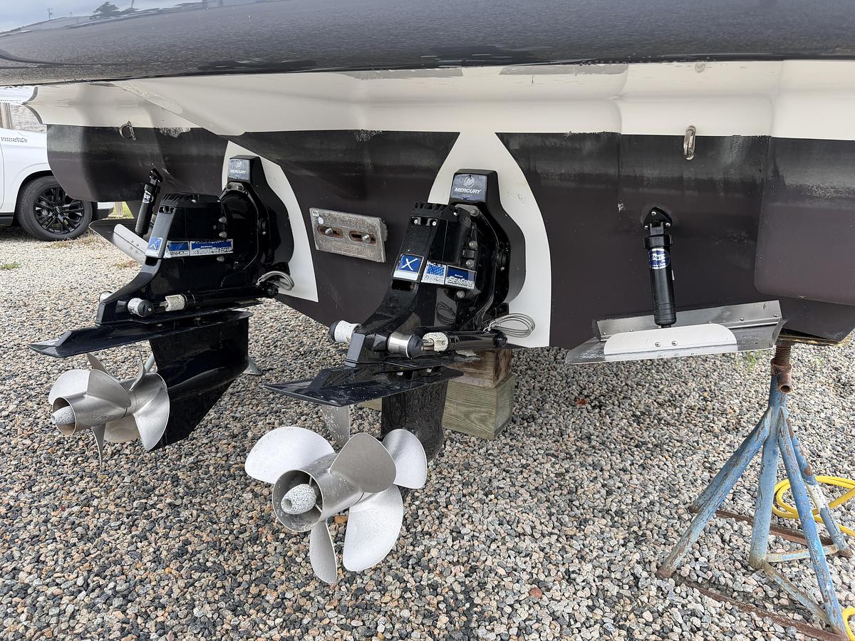 Used 2021 Cruisers Yachts 35 Express