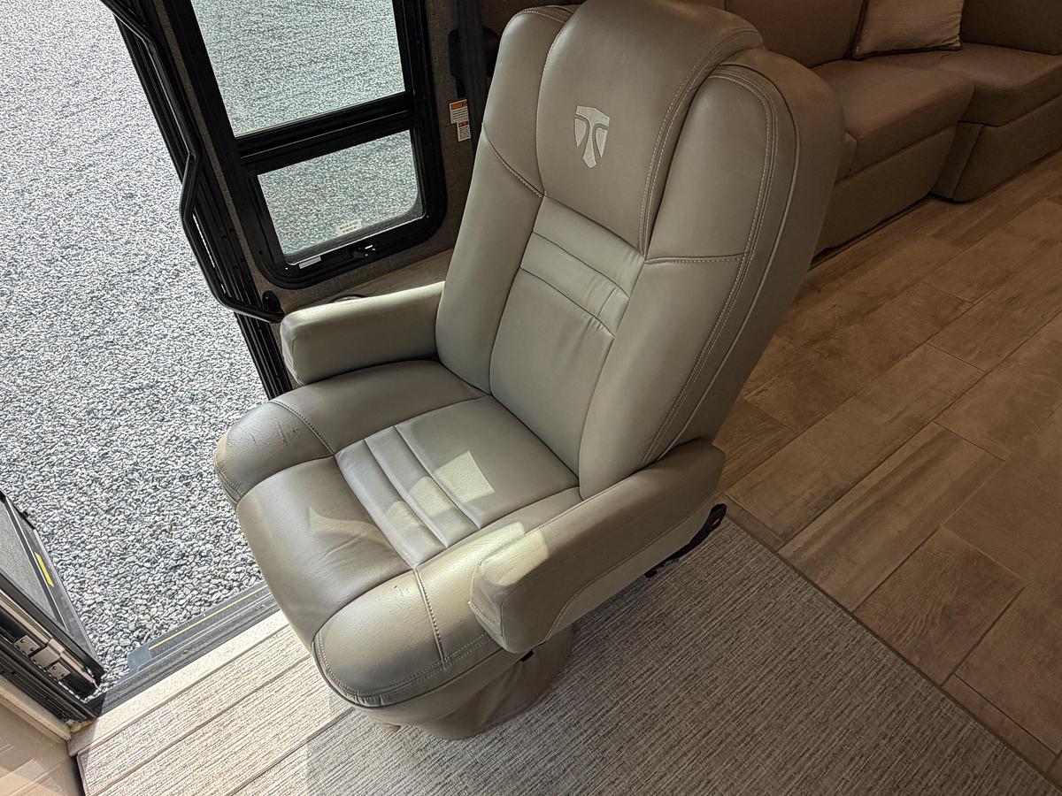 Used 2021 Thor Venetian