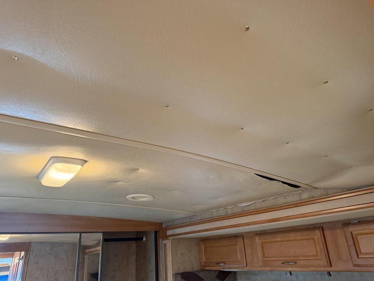 Used 2007 Winnebago Journey 39K