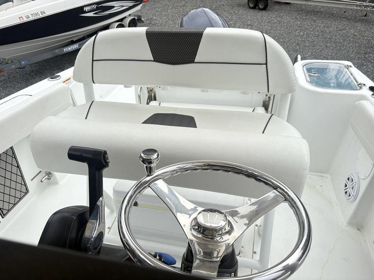 Used 2022 Wellcraft 222 Fisherman