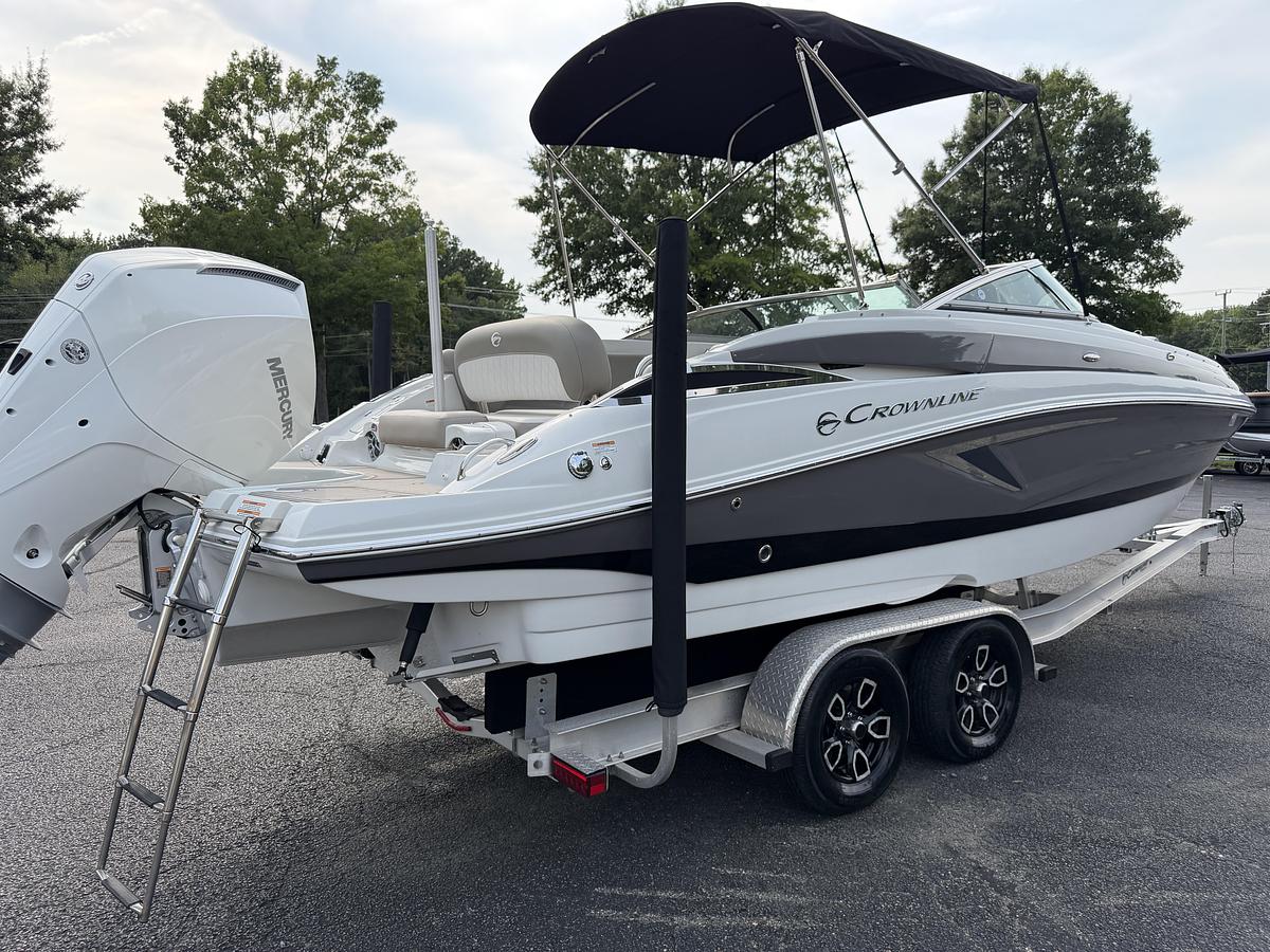 Used 2022 Crownline E255 XS