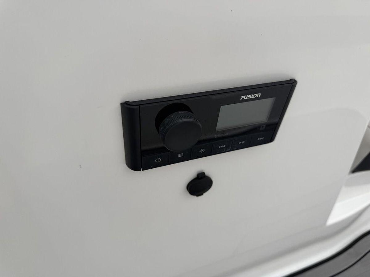 Used 2023 Hurricane SunDeck Sport 205 OB