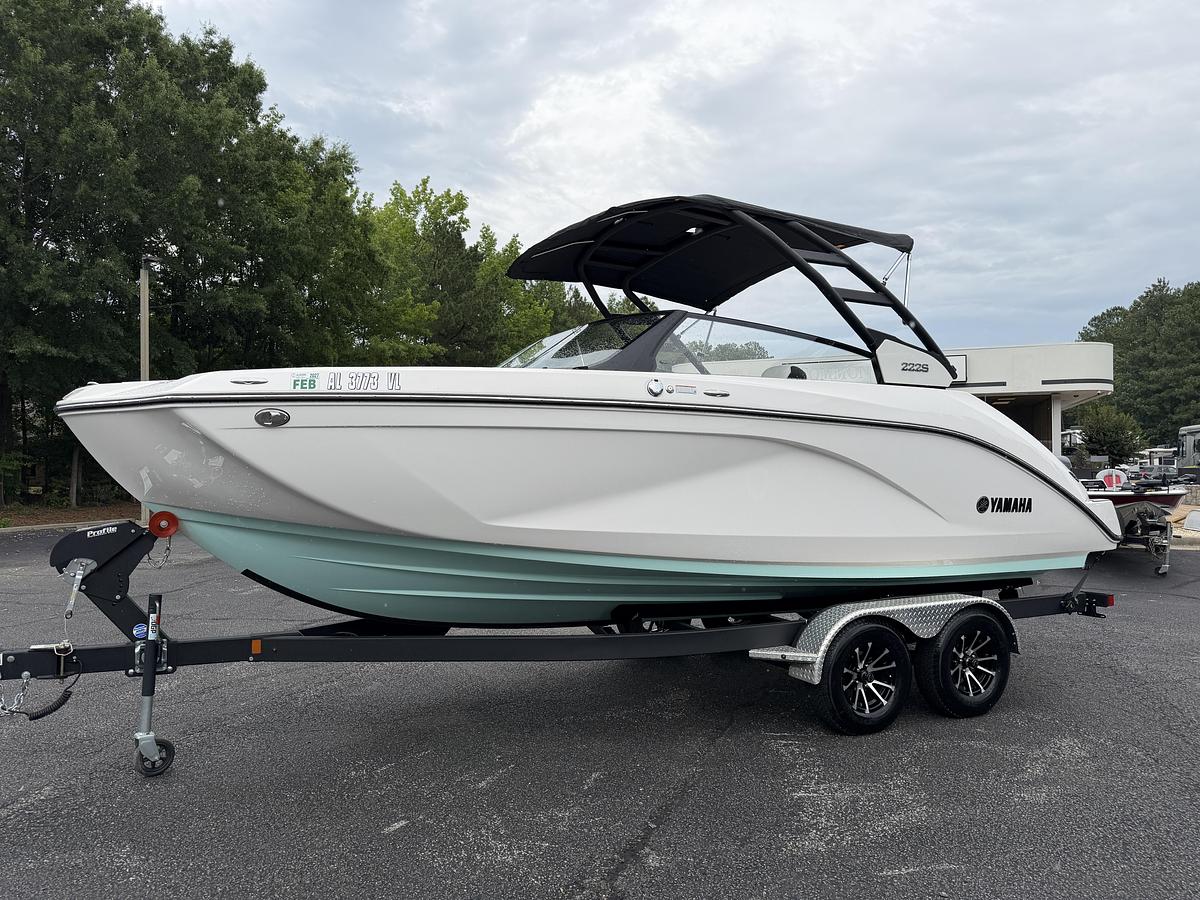 Used 2025 Yamaha Boats 222S