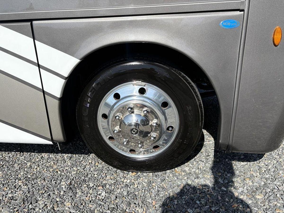 Used 2023 Thor Motor Coach Miramar 34.6