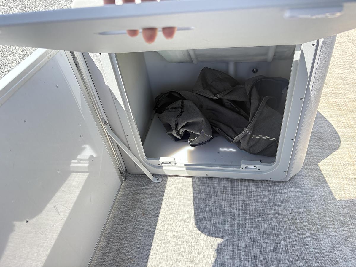 Used 2022 Sun Tracker Select 22RF