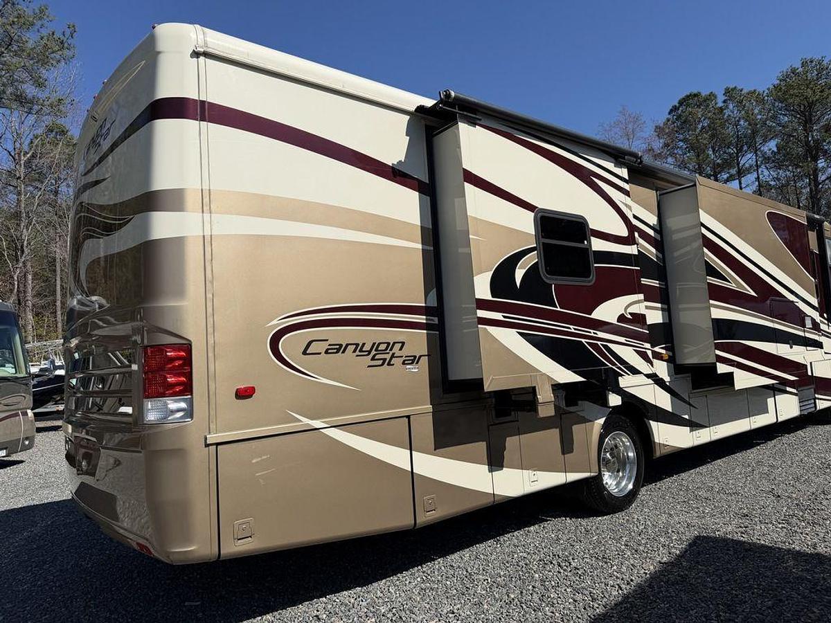 Used 2014 Newmar Canyon Star 3953