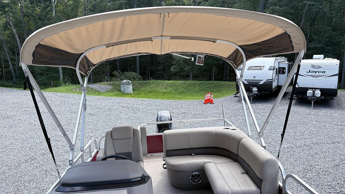 Used 2025 Suntracker Party Barge 18 DLX