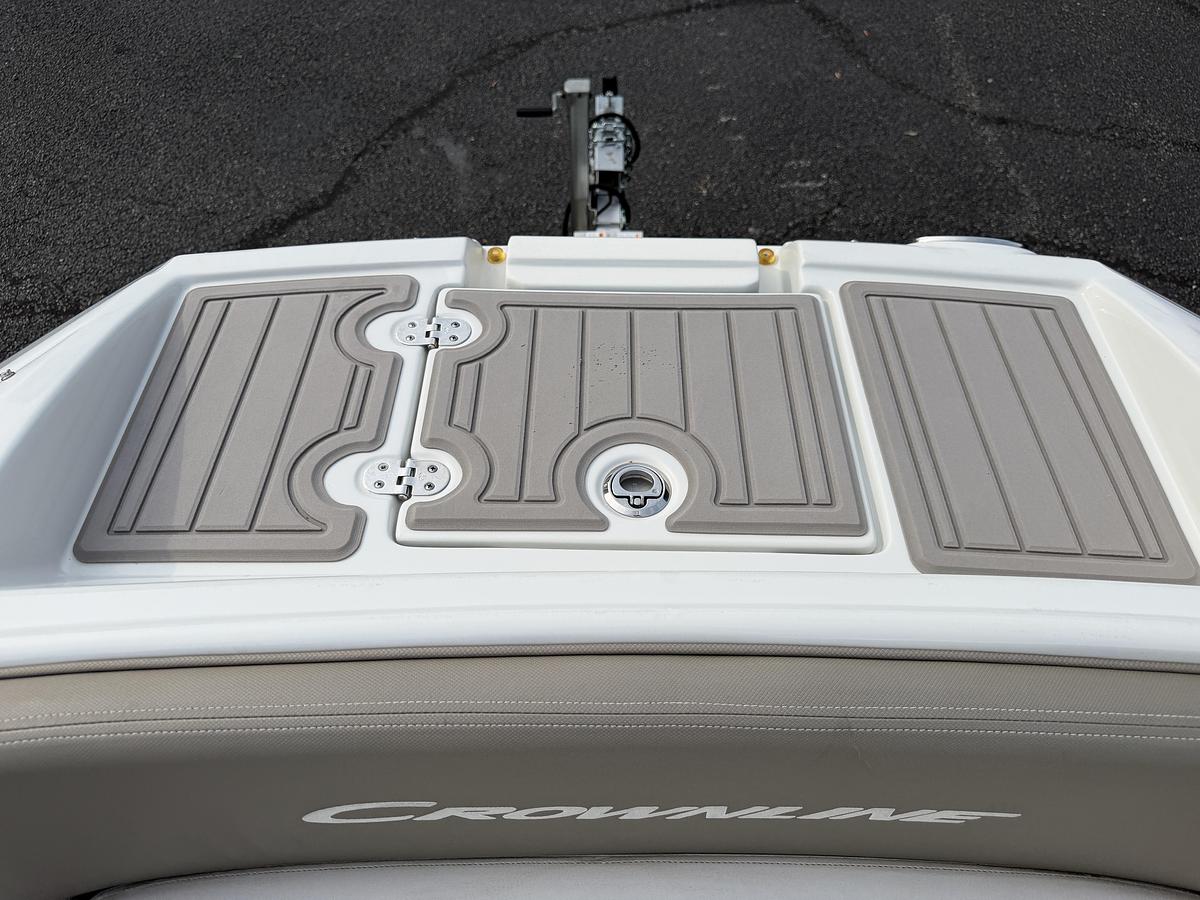 Used 2022 Crownline E255 XS