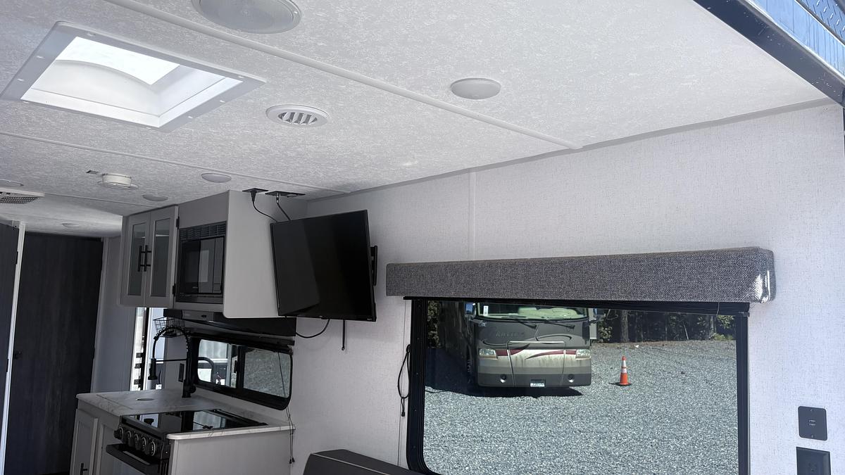 Used 2021 Forest River Wildwood FSX Platimun M-210RTX