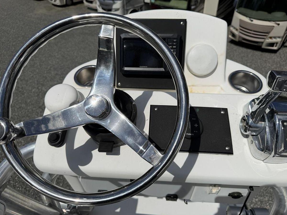 Used 2009 Boston Whaler 230 Dauntless