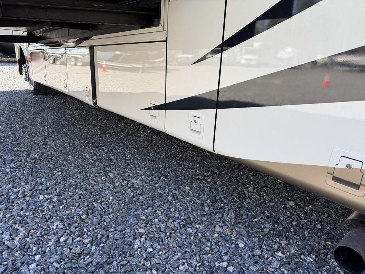 Used 2014 Newmar Canyon Star 3953
