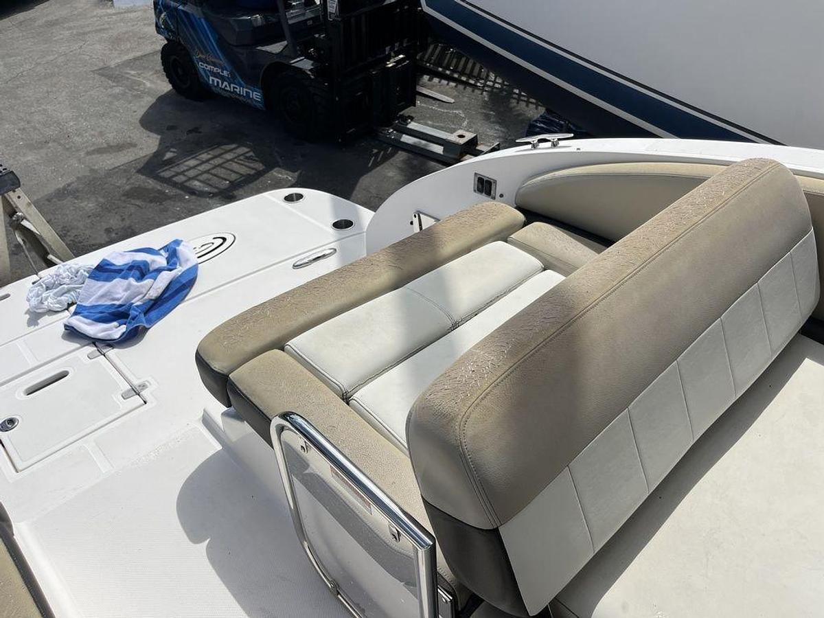 Used 2014 Regal 3200