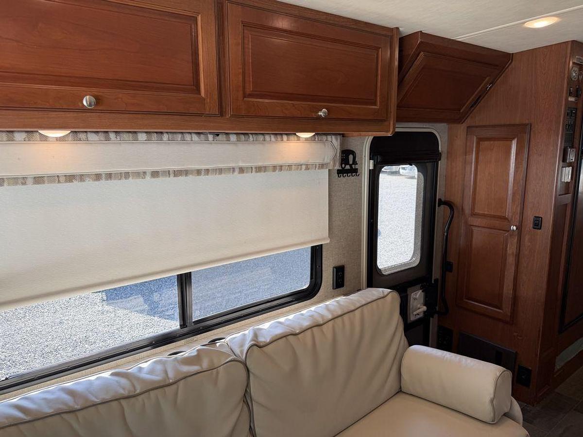 Used 2018 Winnebago Vista 27PE