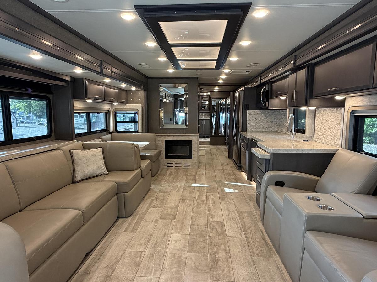Used 2021 Thor Venetian
