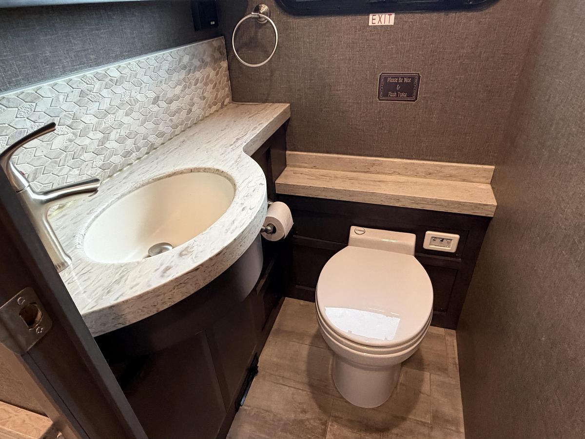 Used 2021 Thor Venetian