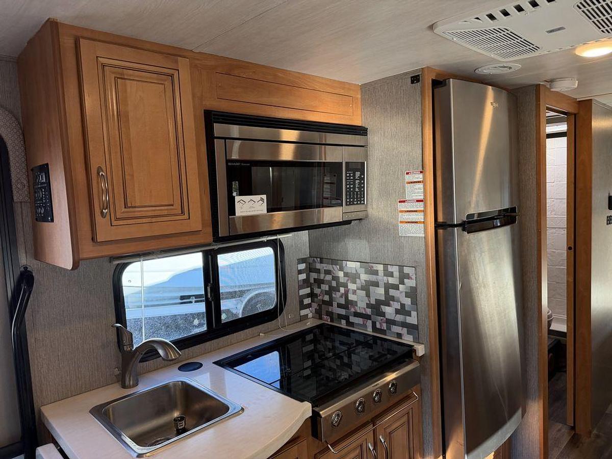 Used 2020 NeXus RV Viper 25V