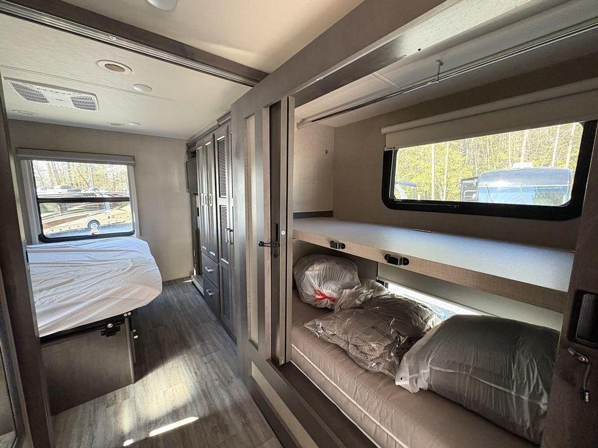 Used 2023 Thor Motor Coach Miramar 34.6