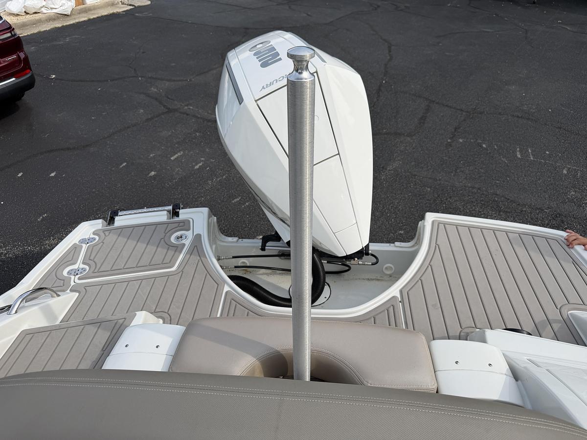 Used 2022 Crownline E255 XS