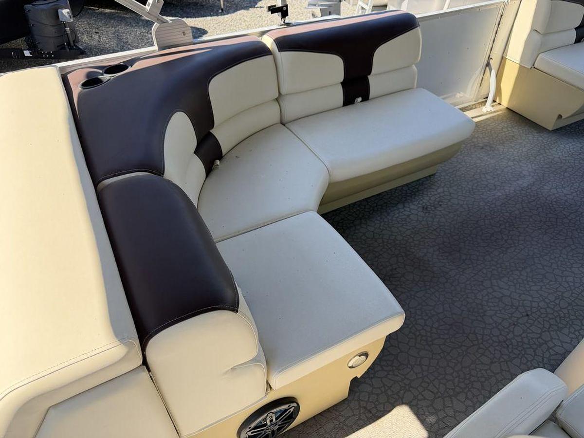 Used 2021 Lexington 321