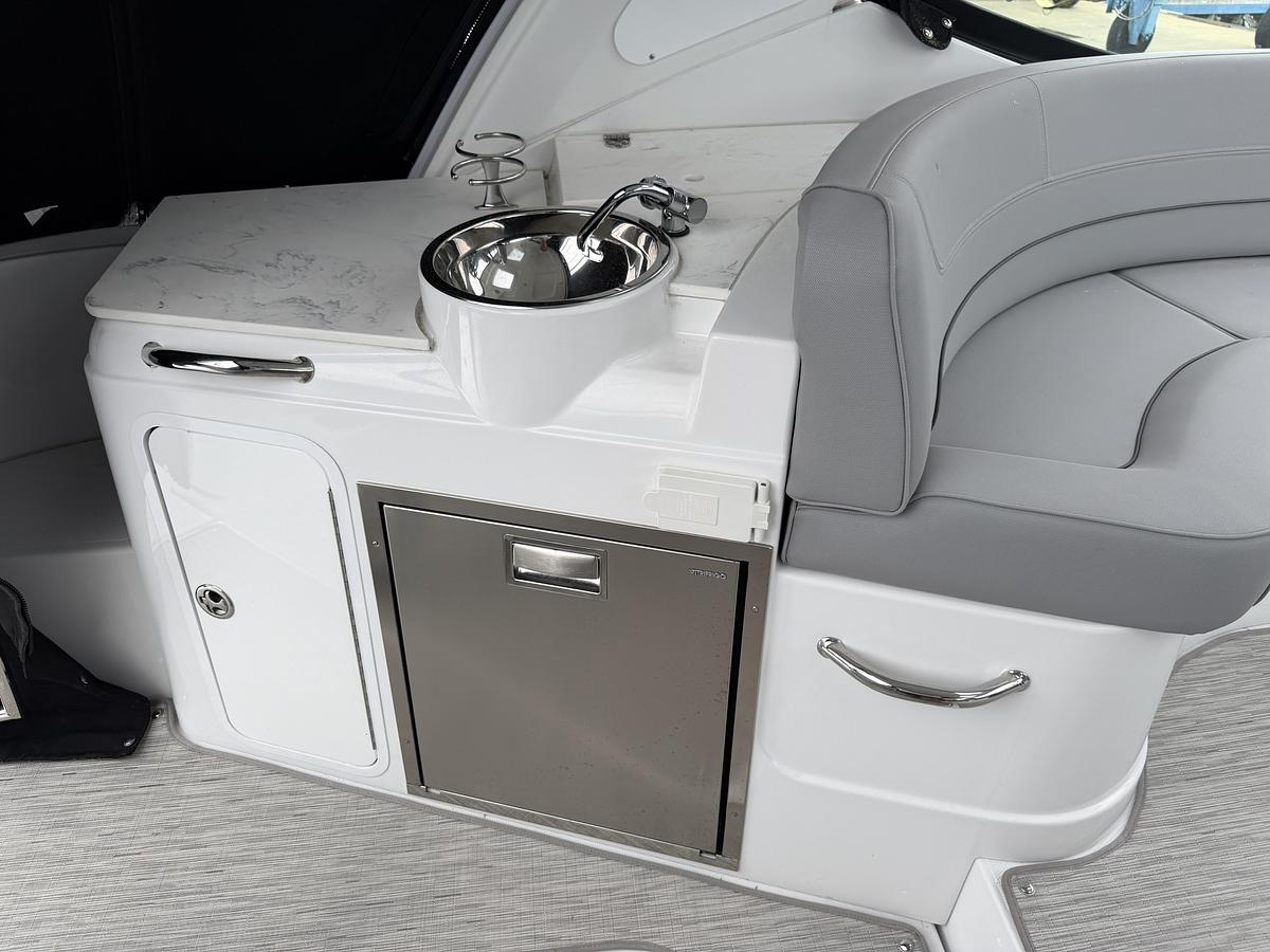 Used 2021 Cruisers Yachts 35 Express