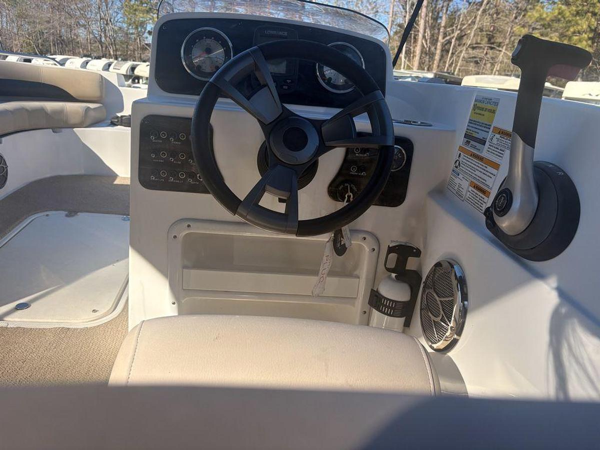 Used 2015 Hurricane Sundeck Sport 188