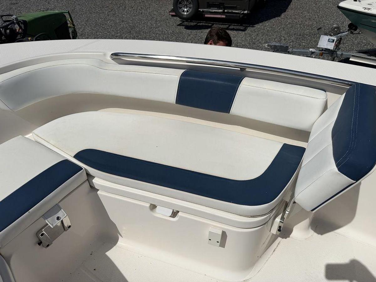 Used 2019 Robalo R200