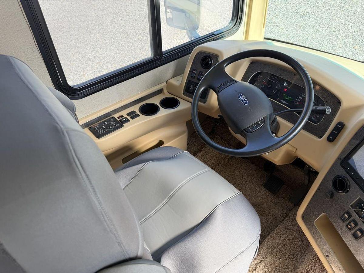 Used 2014 Newmar Canyon Star 3953