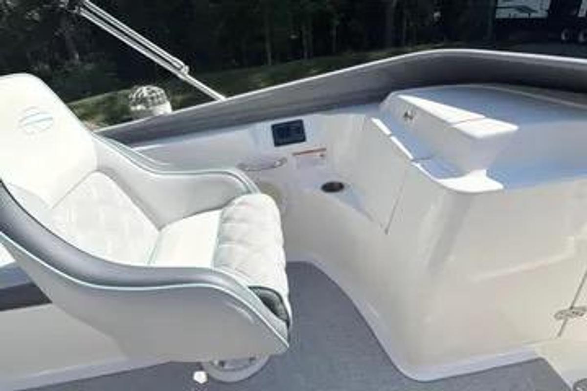 Used 2022 Splendor Boats 239 Sunstar