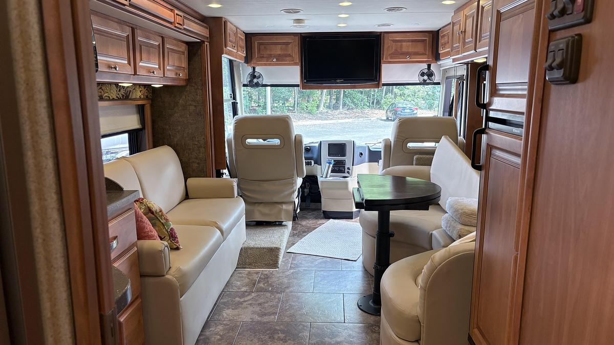 Used 2011 Tiffin Breeze M-28BR