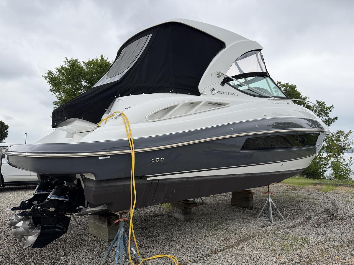 Used 2021 Cruisers Yachts 35 Express