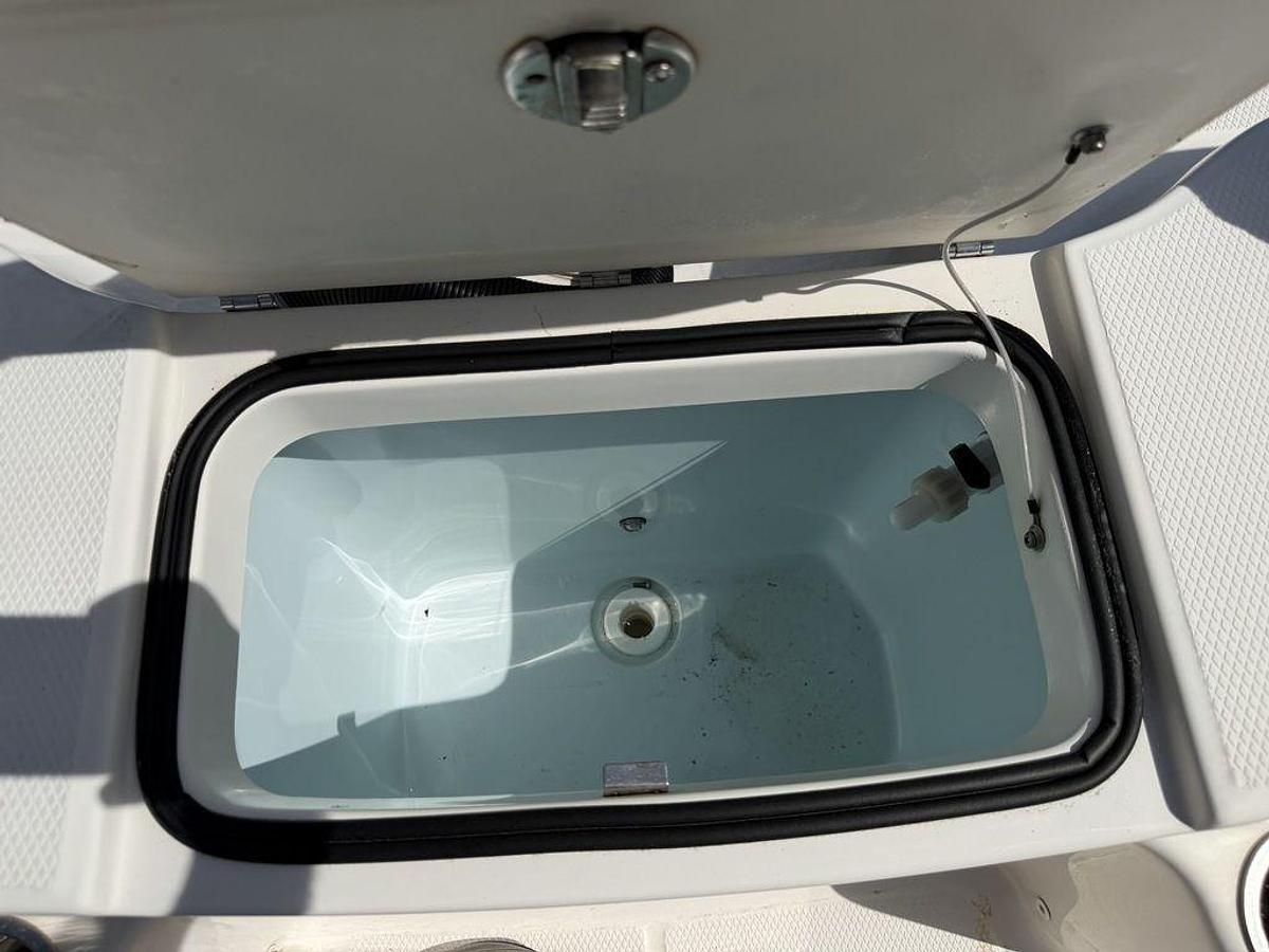 Used 2019 Robalo R200