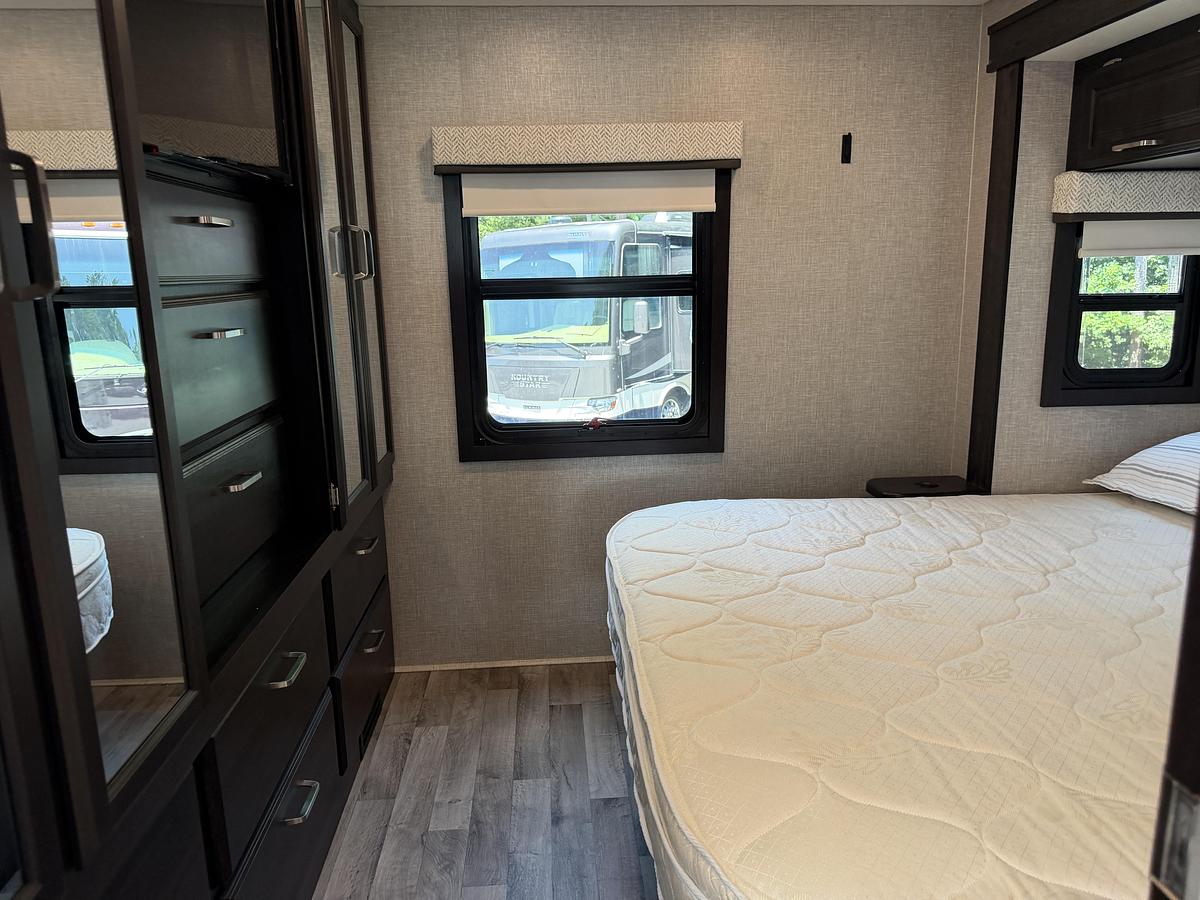 Used 2023 Jayco precept 31UL