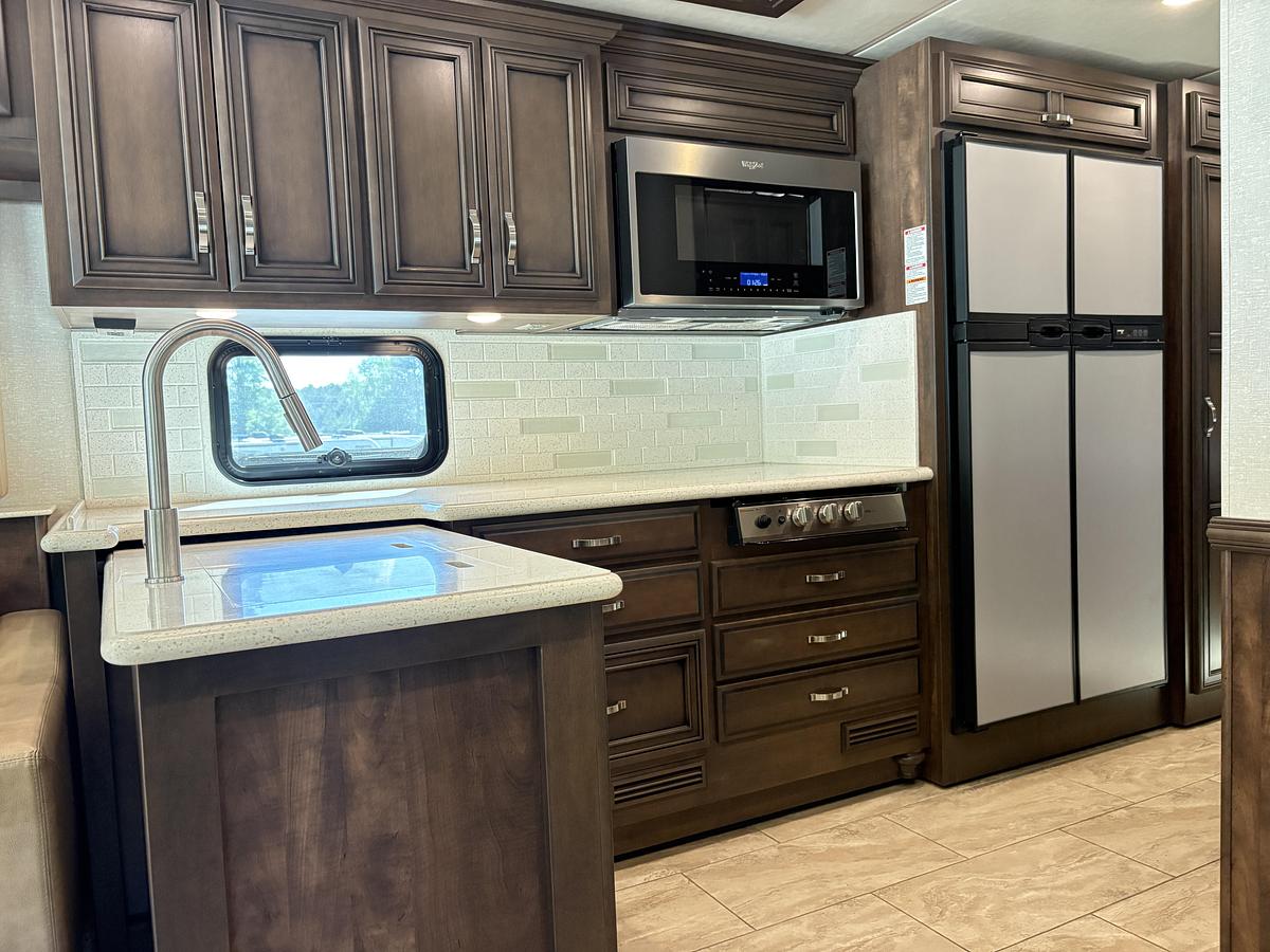 Used 2021 Newmar Kountry Star 3717