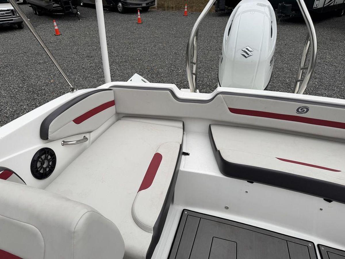 Used 2023 Hurricane SunDeck Sport 205 OB