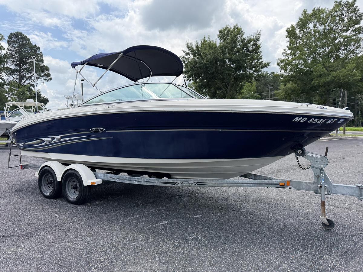Used 2005 Sea Ray 220 Select