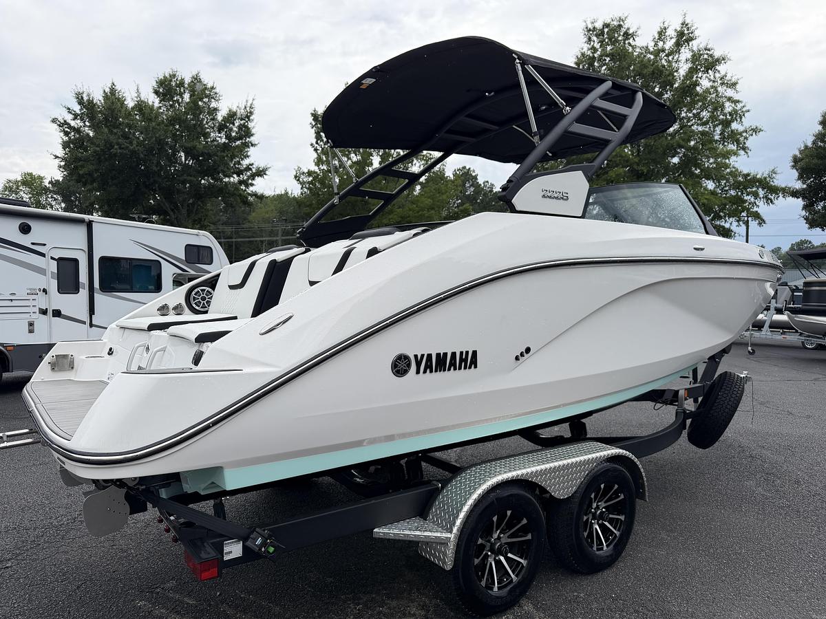 Used 2025 Yamaha Boats 222S