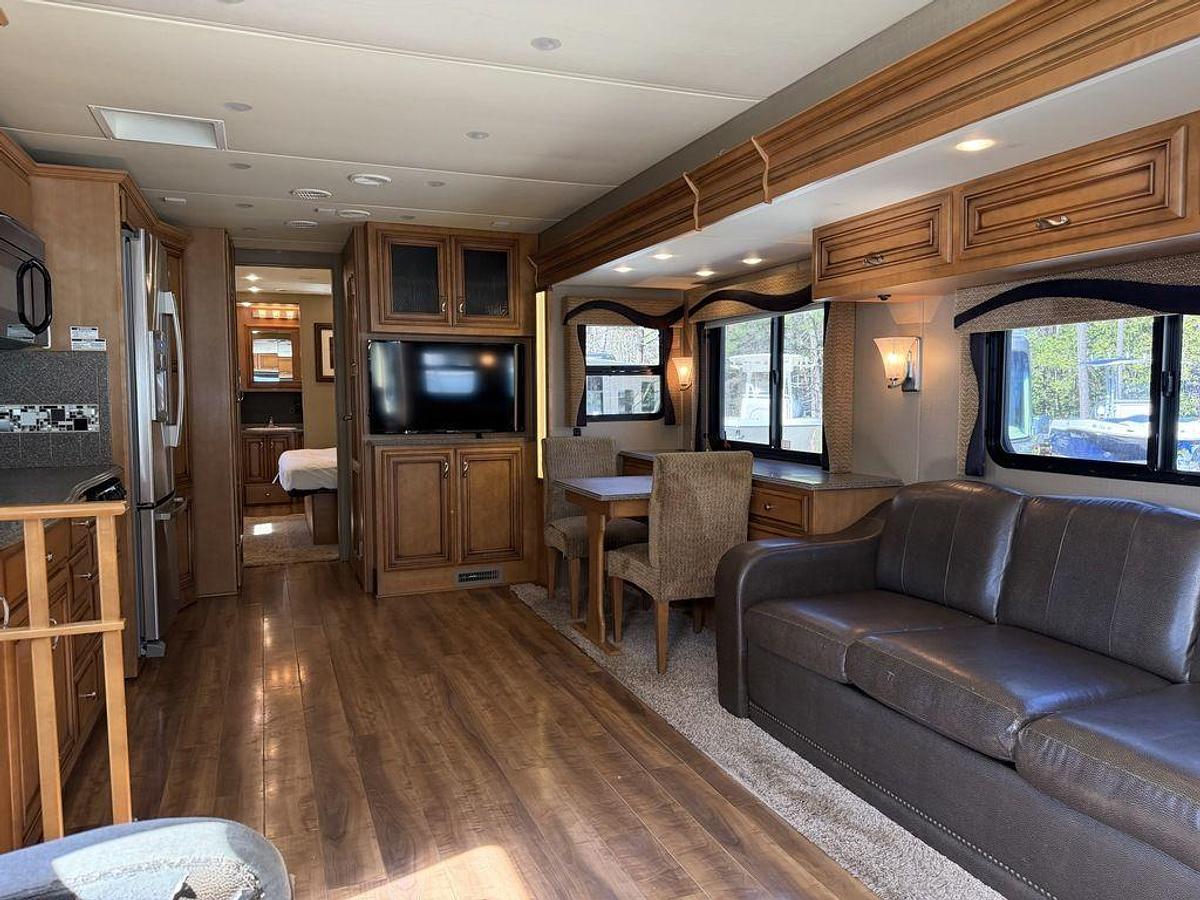 Used 2014 Newmar Canyon Star 3953