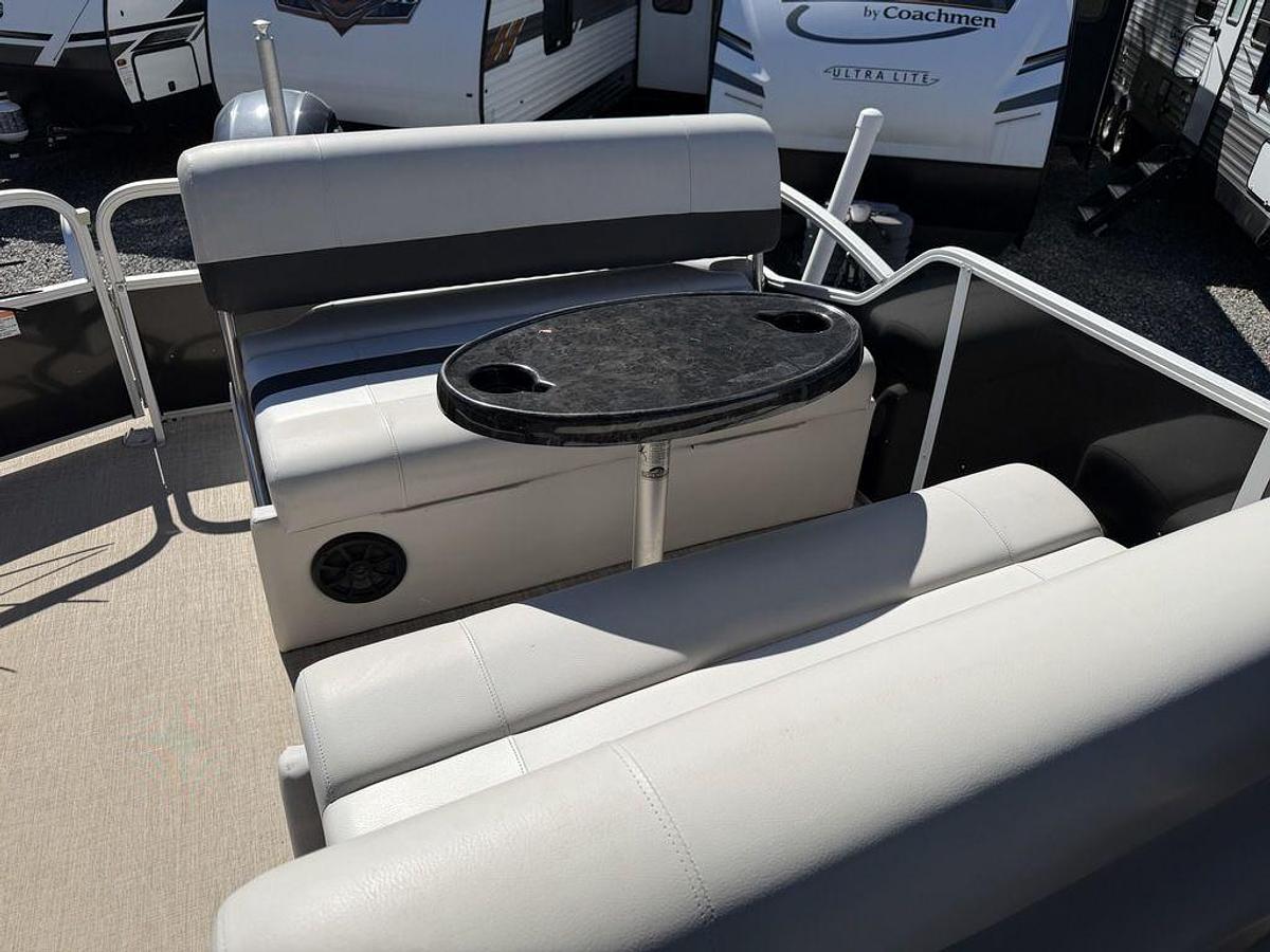 Used 2020 SunCatcher V324 SL