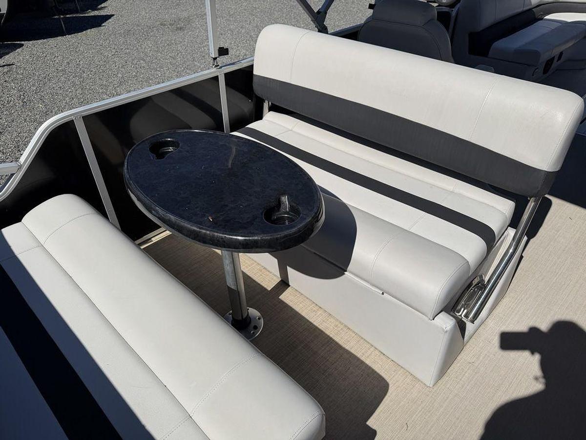 Used 2020 SunCatcher V324 SL