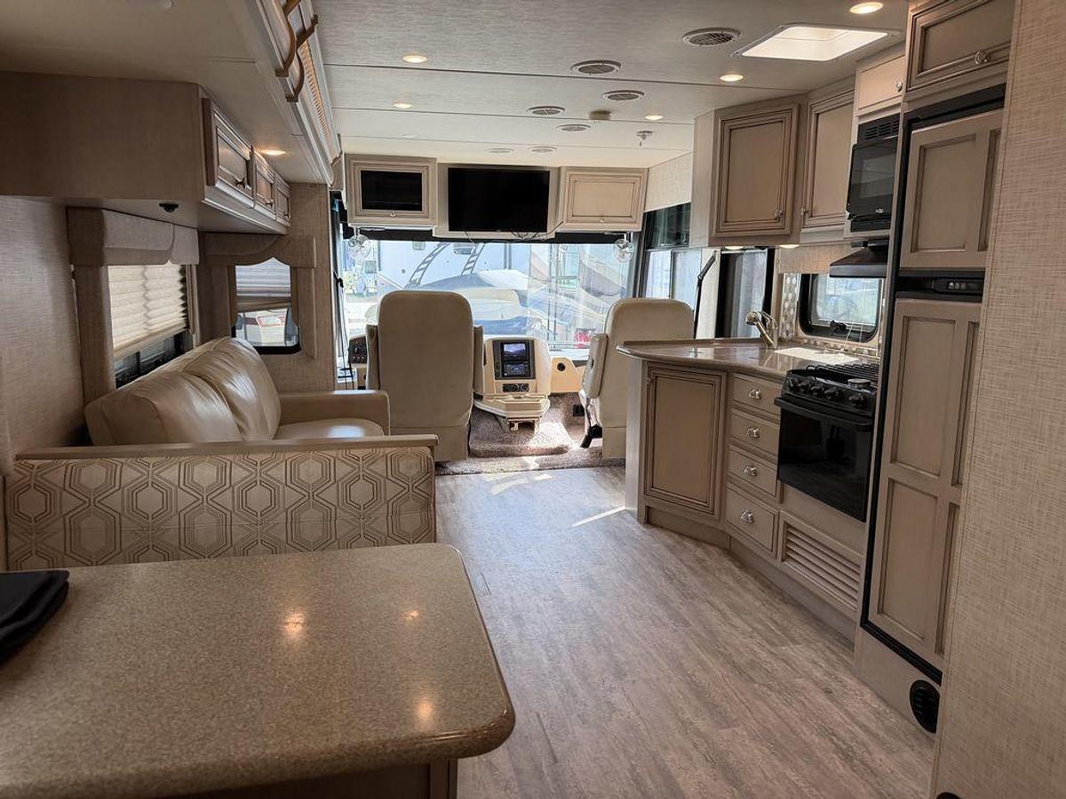 Used 2020 Newmar Bay Star Sport 3008