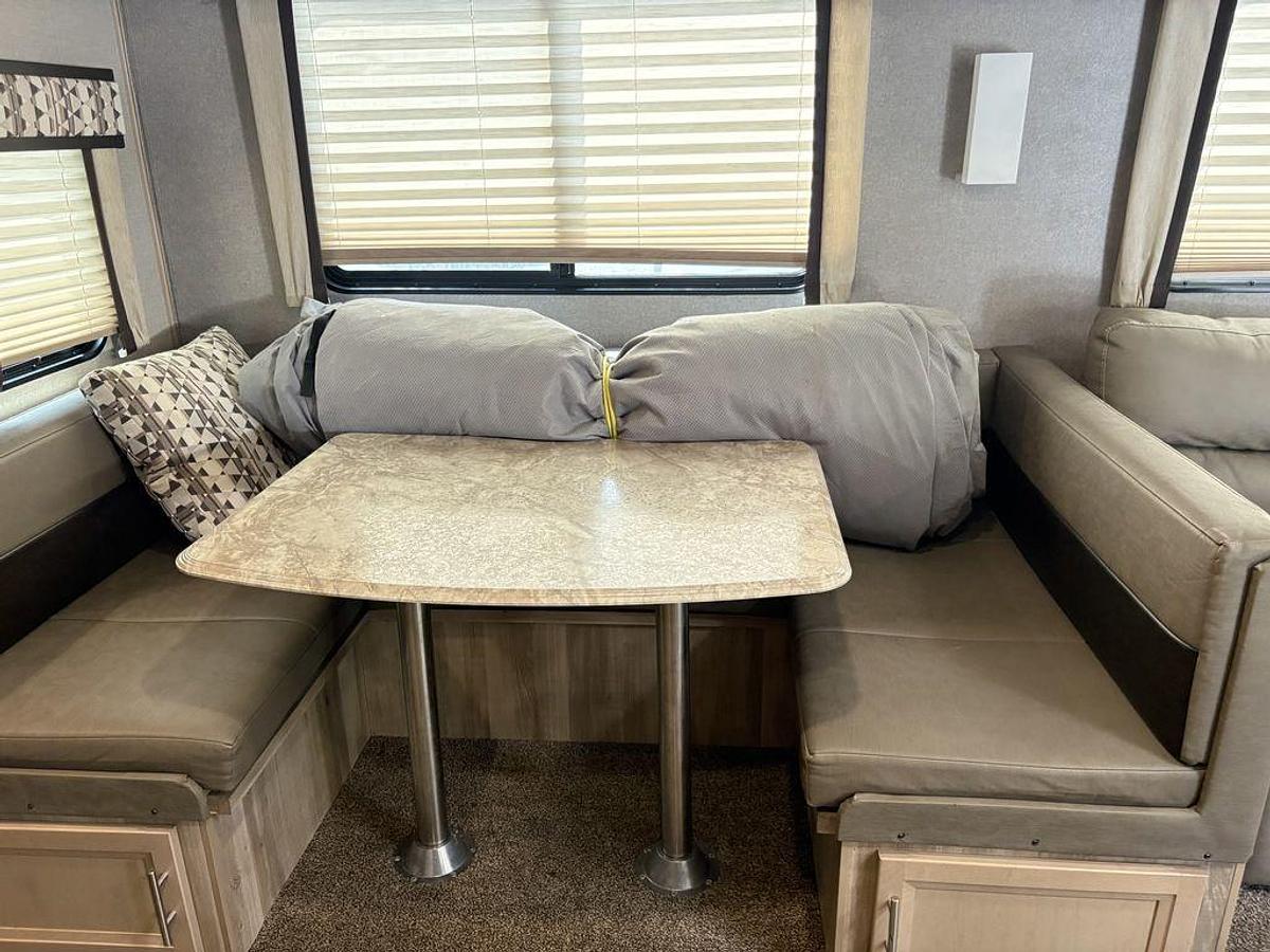 Used 2022 Coachmen Catalina Legacy Series M-323 BHDSCK