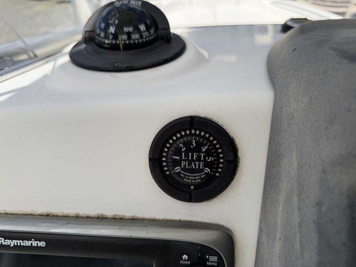 Used 2009 Boston Whaler 230 Dauntless