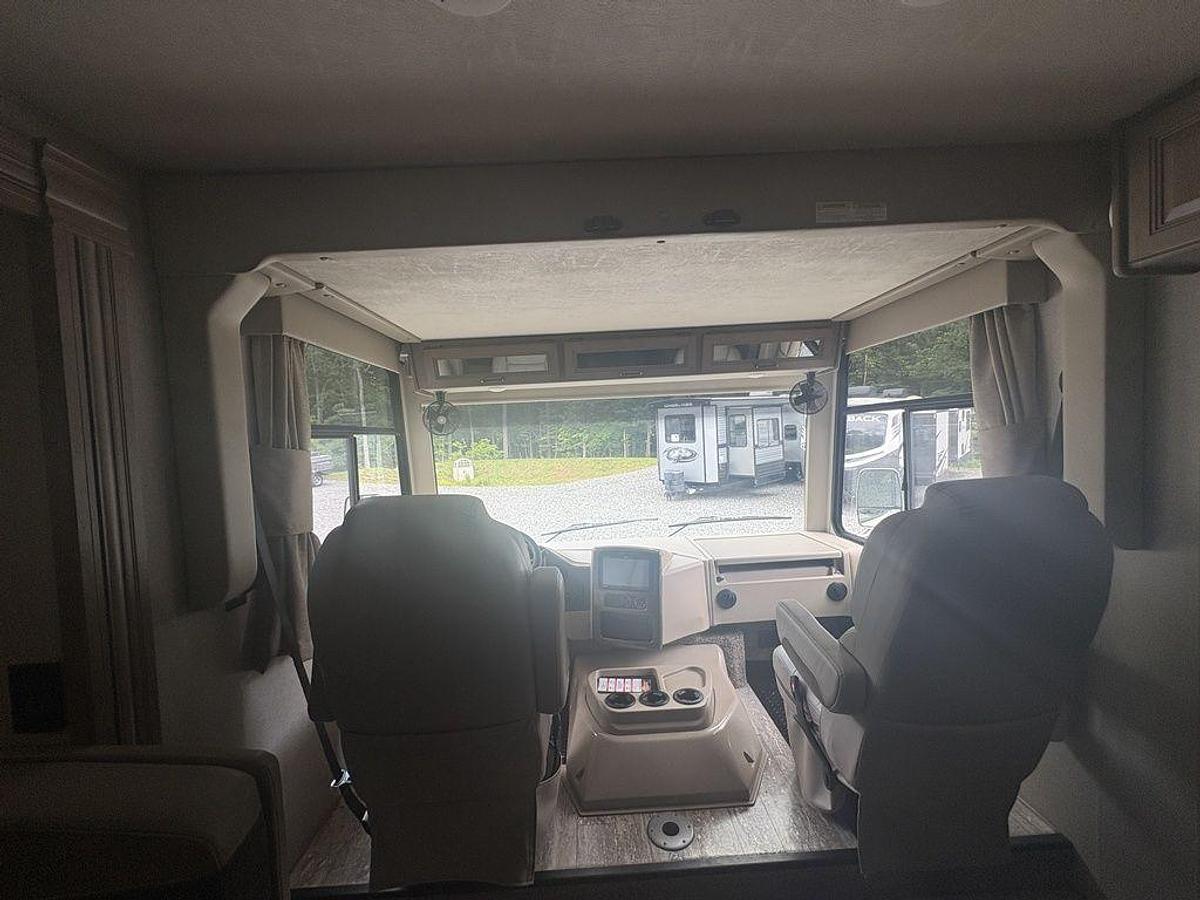 2020 Thor Motor Coach Hurricane 35M