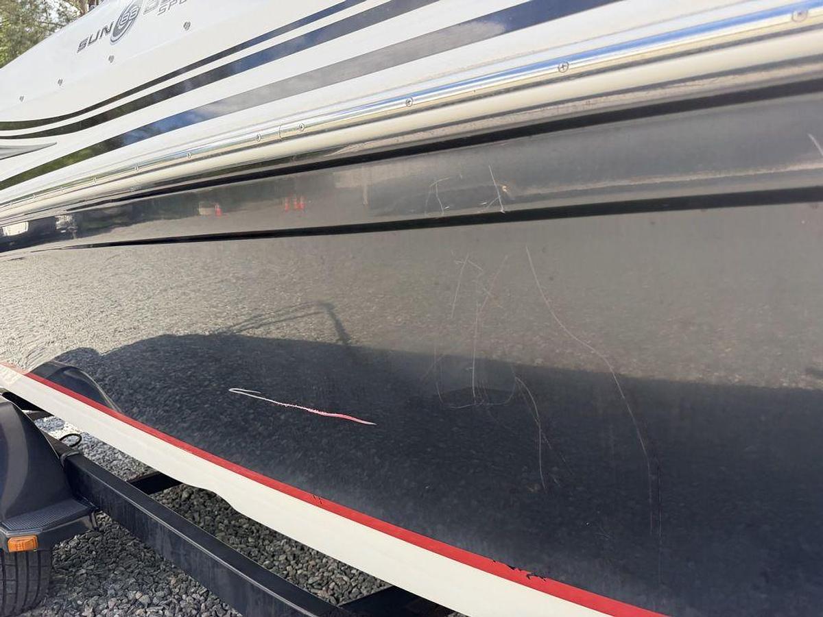 Used 2012 Hurricane Sundeck 188