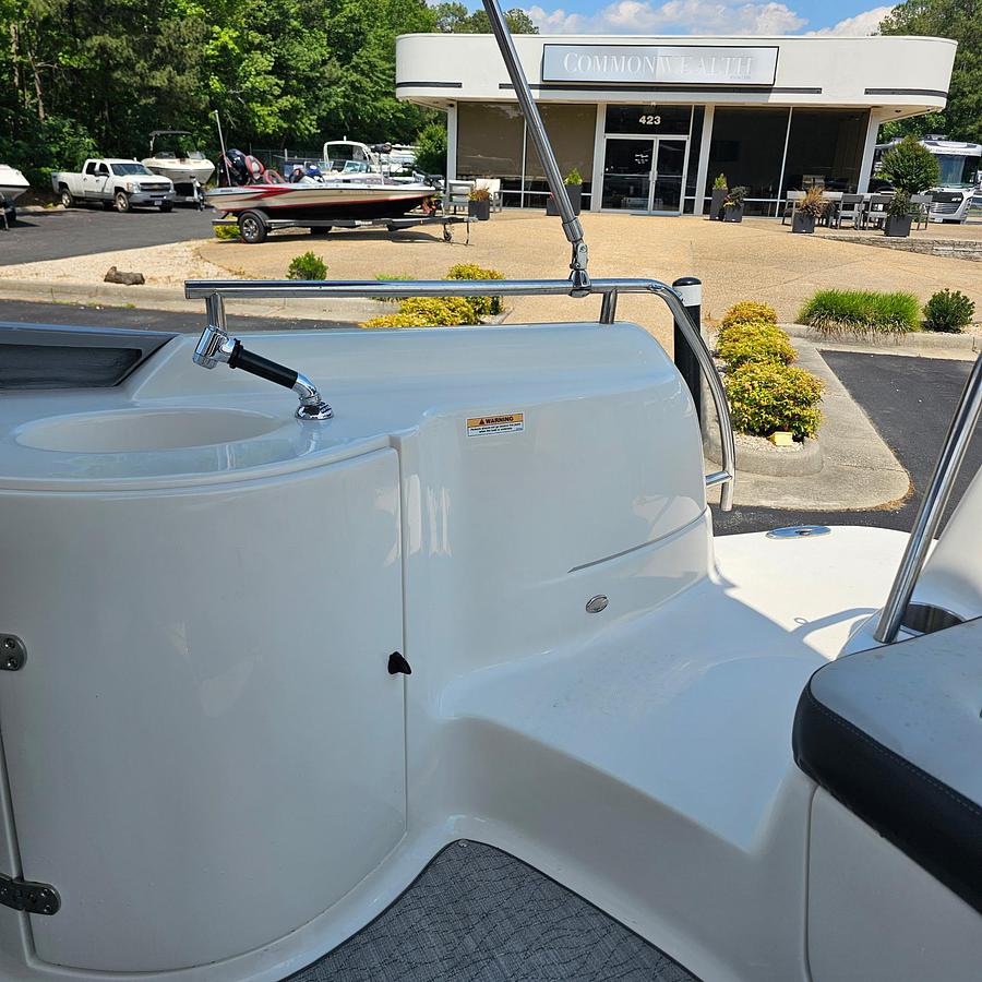 Used 2022 Splendor Boats 239 Sunstar