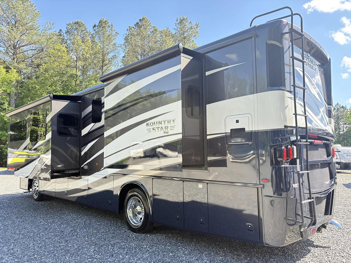 Used 2021 Newmar Kountry Star 3717