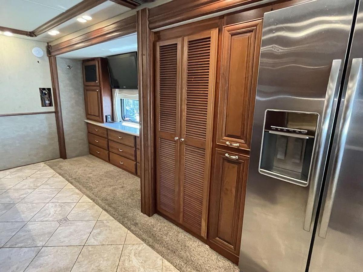Used 2012 American Coach Revolution 42W