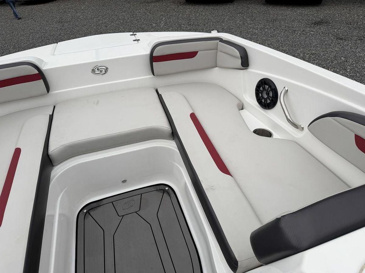 Used 2023 Hurricane SunDeck Sport 205 OB