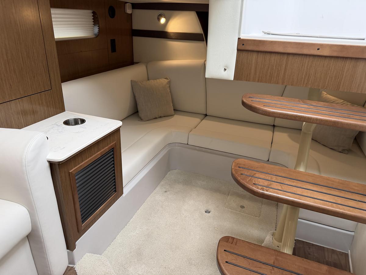 Used 2021 Cruisers Yachts 35 Express